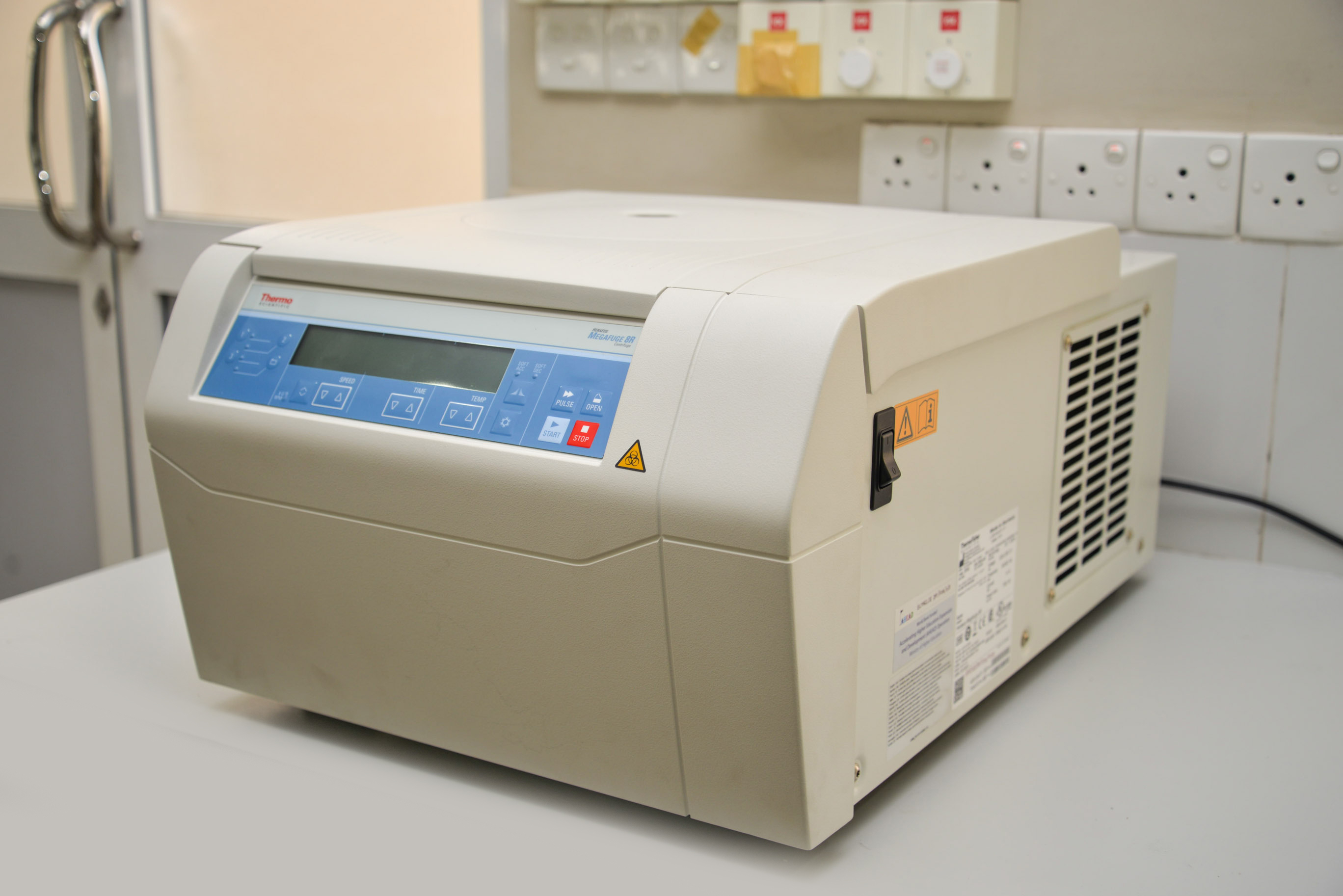 Table top refrigerated centrifuge with three rotors