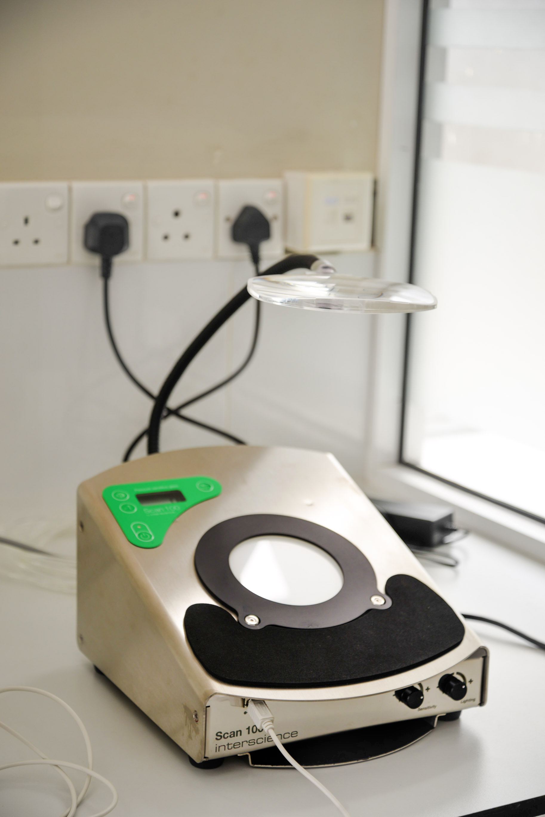 Colony counter
