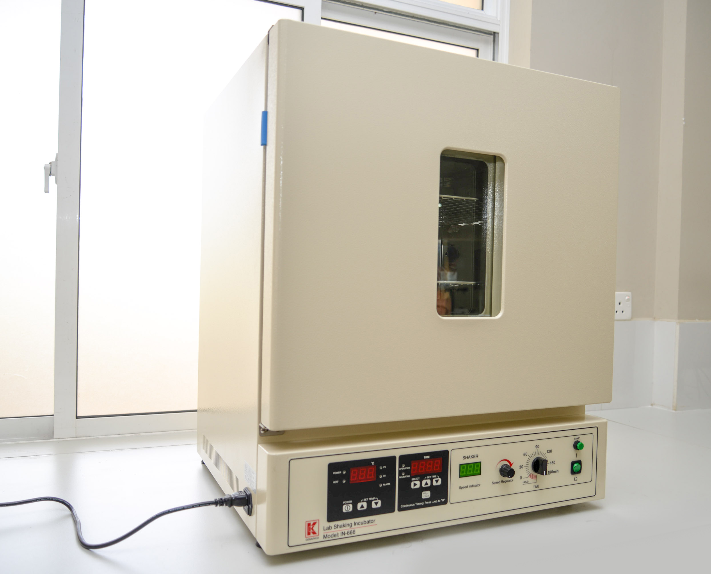 Shaking Incubator